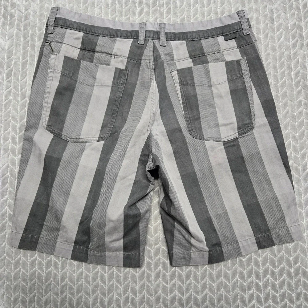 The North Face Narrows Mens Grey Striped Chino Shorts Size 34 Regular Fit